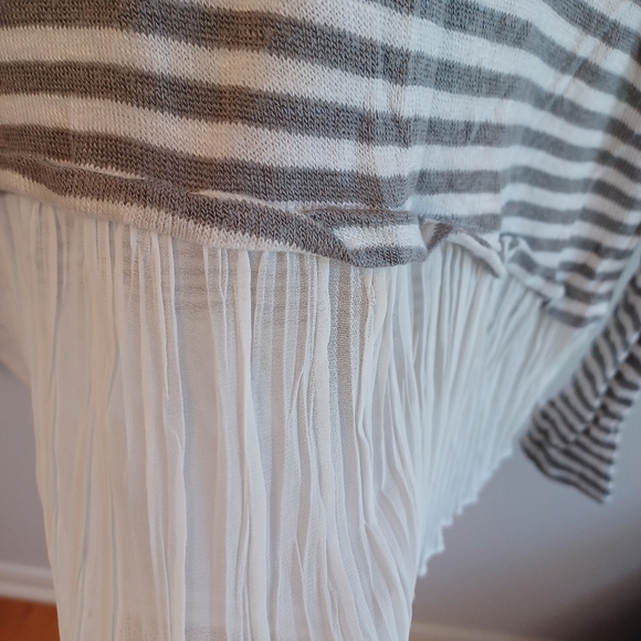 Hollister Loose Flowy Sweater - Picture 3 of 4